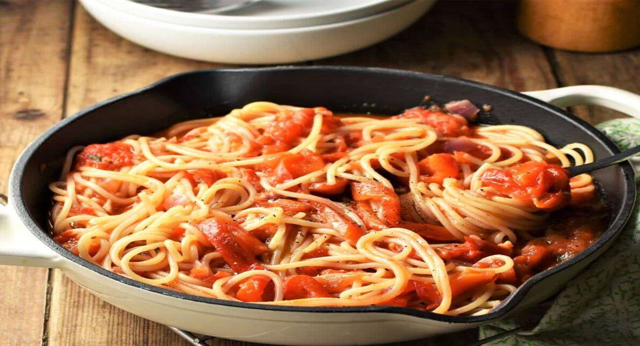 Rich Red Pepper Pasta with Roasted Tomatoes