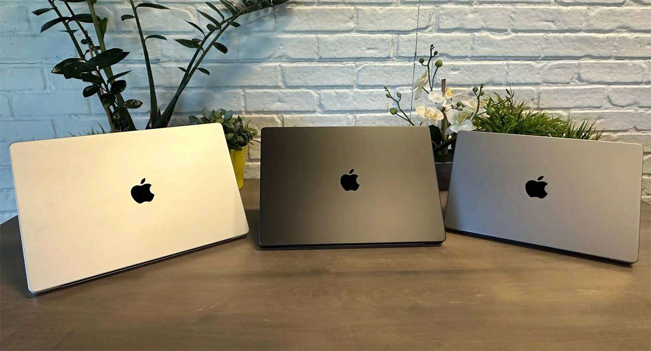 12 Apple Laptops